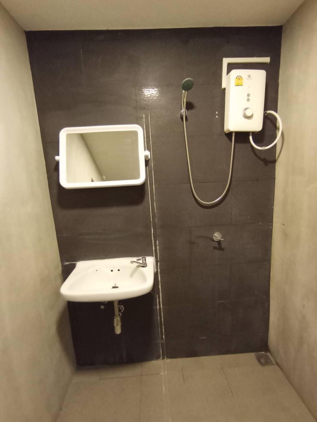 Go Inn Bts Surasak Silom Bkk โกอินน์ บีทีเอส สถานีสุรศักดิ์ Bangkok Bagian luar foto