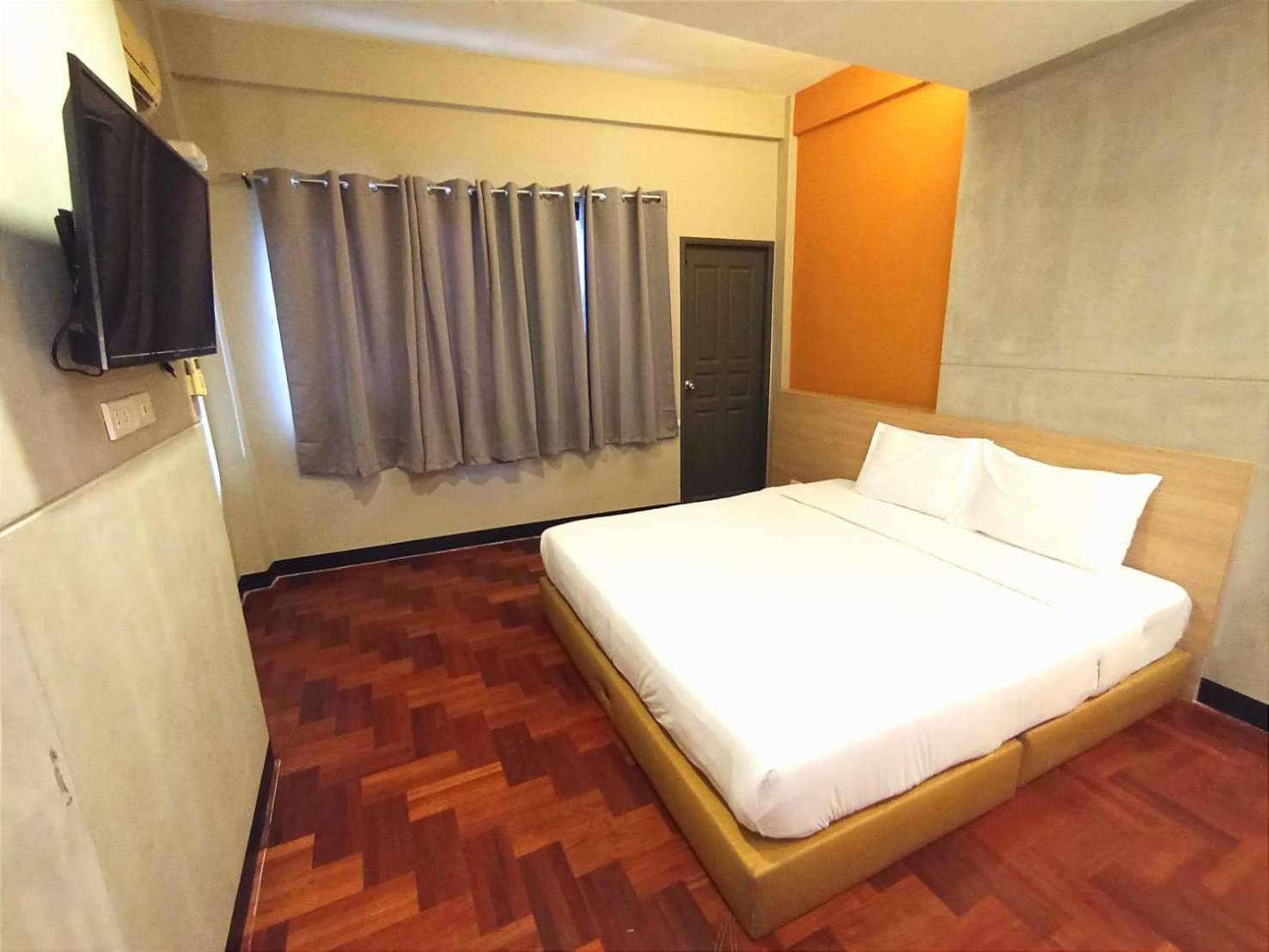 Go Inn Bts Surasak Silom Bkk โกอินน์ บีทีเอส สถานีสุรศักดิ์ Bangkok Bagian luar foto