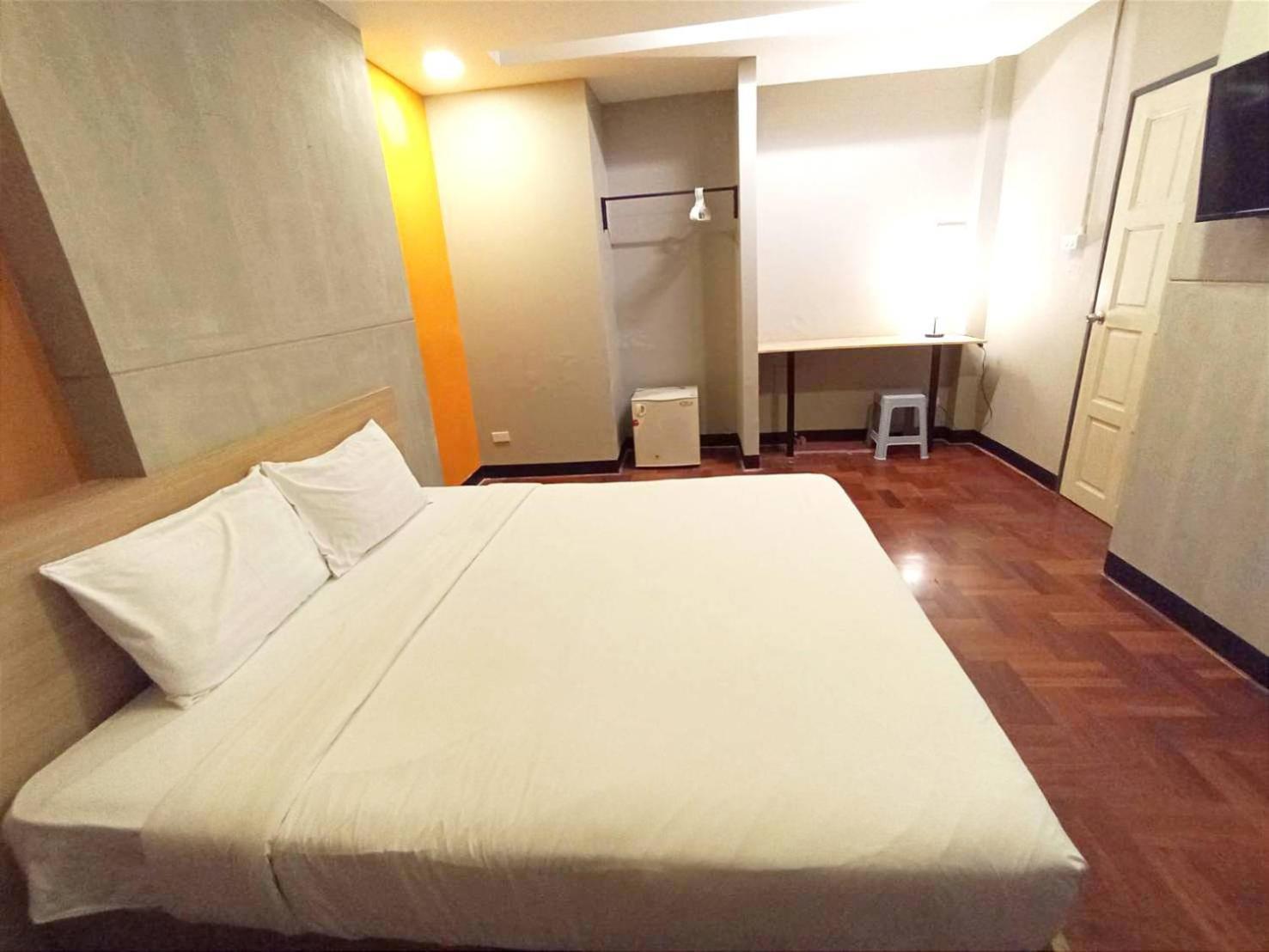 Go Inn Bts Surasak Silom Bkk โกอินน์ บีทีเอส สถานีสุรศักดิ์ Bangkok Bagian luar foto